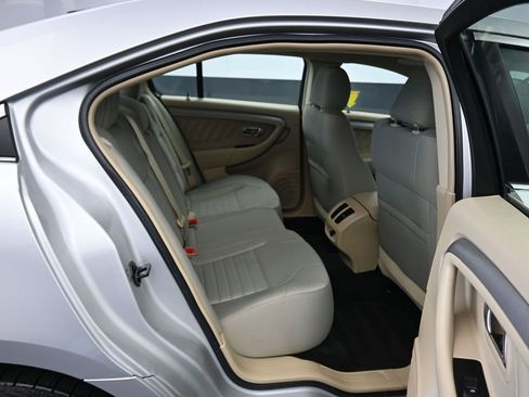 Used 2017 Ford Taurus SE image 33