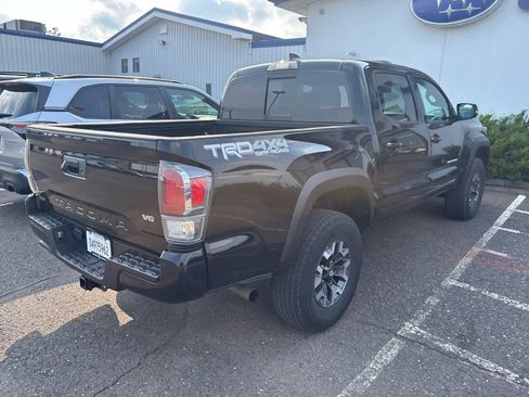 Used 2020 Toyota Tacoma TRD Off-Road w/ TRD Premium Off Road Package AWD/4WD image 9