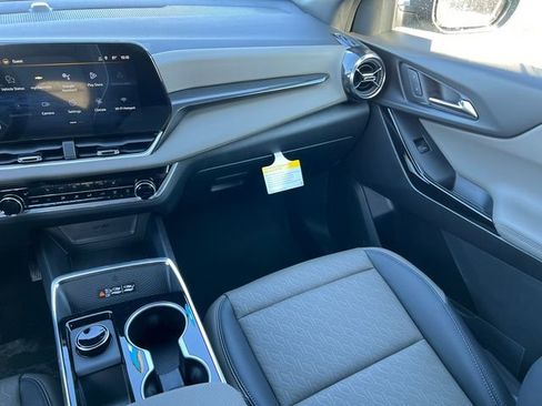 New 2026 Chevrolet Equinox LT w/ Convenience Package II image 30