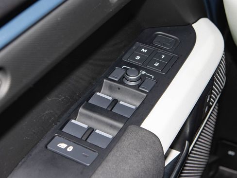 Used 2022 Land Rover Defender 110 SE image 26