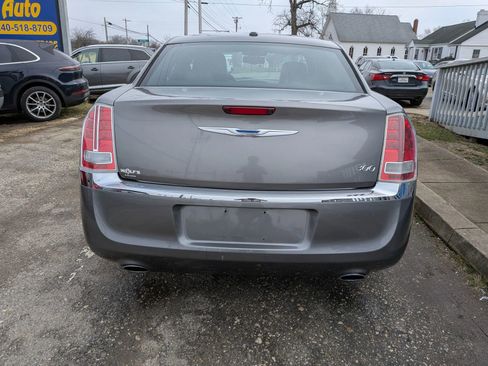 Used 2012 Chrysler 300 Limited RWD image 5