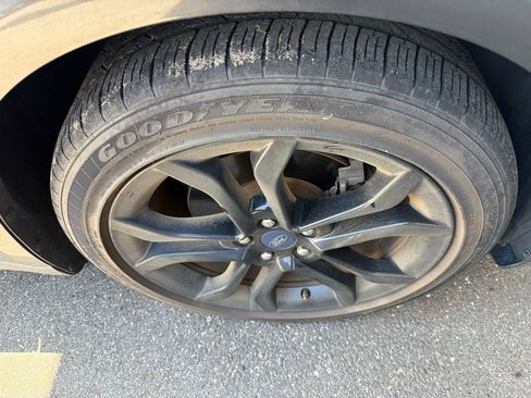 Used 2019 Ford Fusion SE w/ Equipment Group 151A FWD image 10