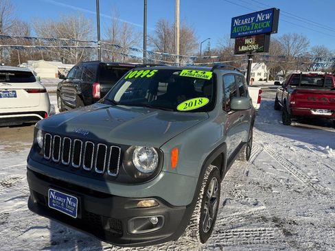 Used 2018 Jeep Renegade Latitude w/ Cold Weather Group image 2
