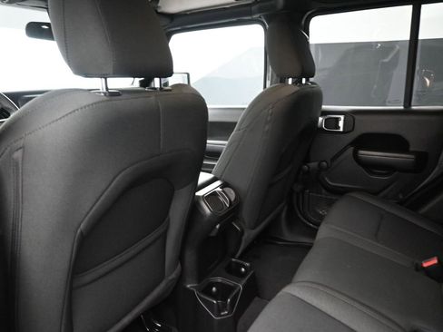 Used 2021 Jeep Gladiator Sport image 14