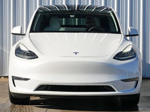 Used 2021 Tesla Model Y Long Range image 7
