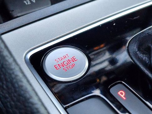 Used 2022 Volkswagen Passat 2.0T SE image 23