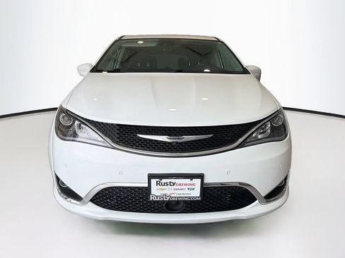 Used 2019 Chrysler Pacifica Touring Plus w/ Advanced Safetytec Group FWD image 2
