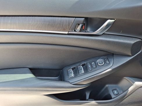Used 2021 Honda Accord EX image 12