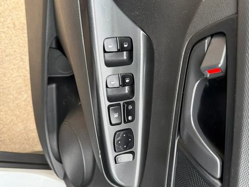 Used 2019 Hyundai Kona SE AWD/4WD image 8