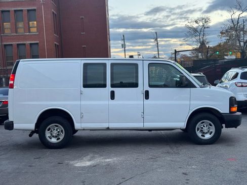 Used 2016 Chevrolet Express 3500 image 3