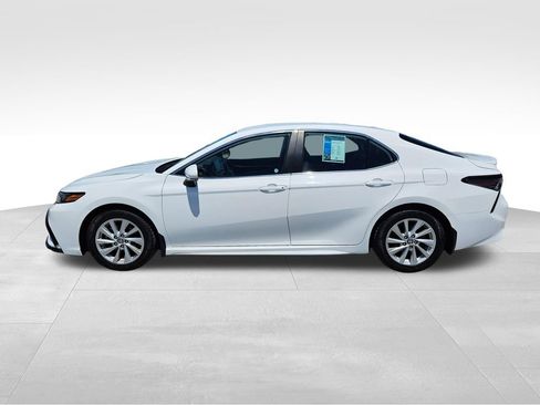 Used 2024 Toyota Camry SE FWD image 9