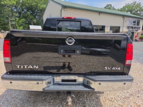 Used 2014 Nissan Titan SV w/ SV Premium Utility Package AWD/4WD image 6