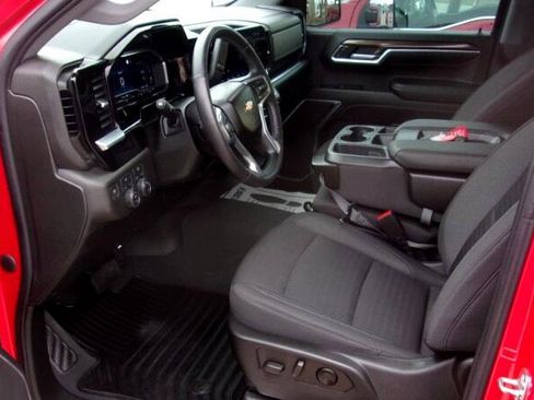 Used 2023 Chevrolet Silverado 1500 LT image 2