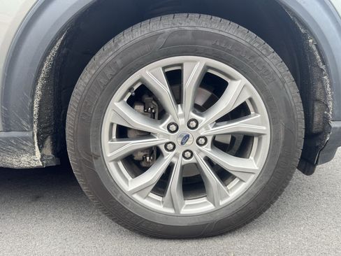 Used 2020 Ford Explorer XLT w/ Equipment Group 202A AWD/4WD image 6