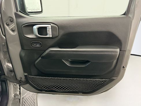 Used 2020 Jeep Gladiator Overland image 33