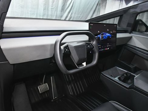 Used 2025 Tesla Cybertruck AWD Crew Cab image 24