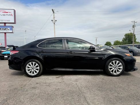 Used 2018 Toyota Camry LE w/ Convenience Package FWD image 3