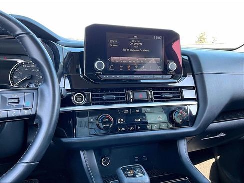 Used 2023 Nissan Pathfinder SV image 19