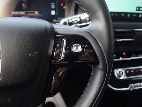 Used 2023 Lincoln Corsair Reserve w/ Jet Appearance Package image 5