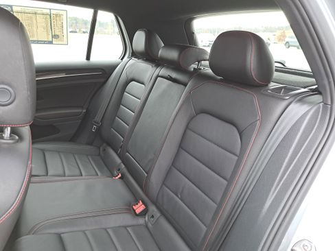 Used 2017 Volkswagen GTI SE image 13
