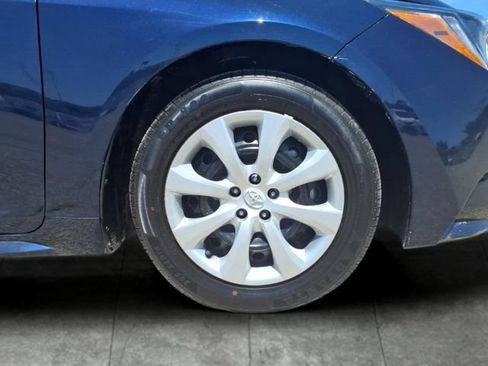 Used 2025 Toyota Corolla LE FWD image 9