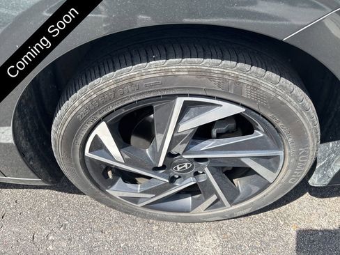 Used 2024 Hyundai Elantra SEL w/ Convenience Package FWD image 21