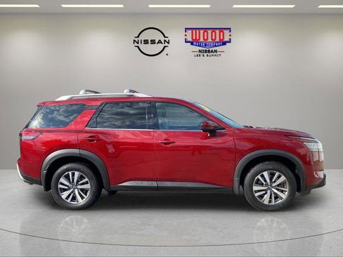 Used 2023 Nissan Pathfinder SL AWD/4WD image 2