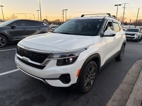 Used 2023 Kia Seltos S image 1