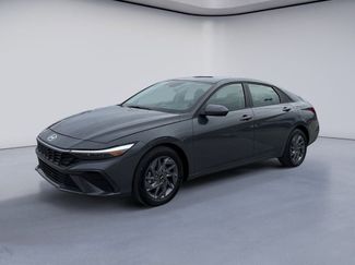 Used 2024 Hyundai Elantra Blue video 1