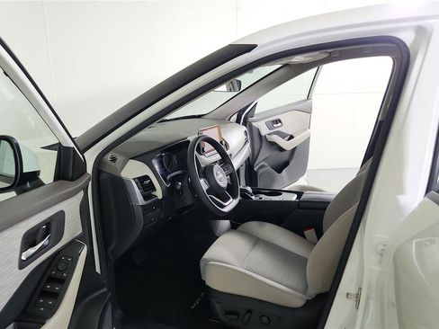 Used 2023 Nissan Rogue SV image 9