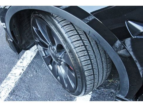 Used 2023 Tesla Model Y Performance image 27