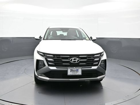 Certified 2025 Hyundai Tucson SE AWD/4WD image 2