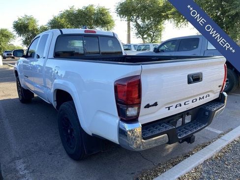 Used 2020 Toyota Tacoma SR5 AWD/4WD image 2