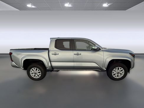 Used 2026 Toyota Tacoma SR5 AWD/4WD image 8