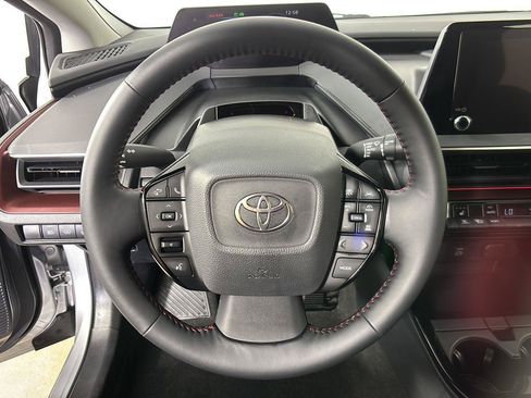 Used 2025 Toyota Prius Plug-In Hybrid FWD image 30