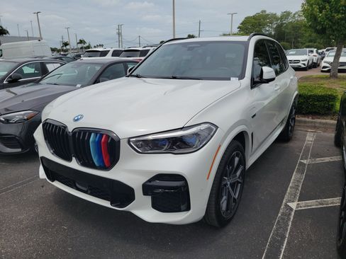 Used 2022 BMW X5 xDrive45e w/ M Sport Package AWD/4WD image 1