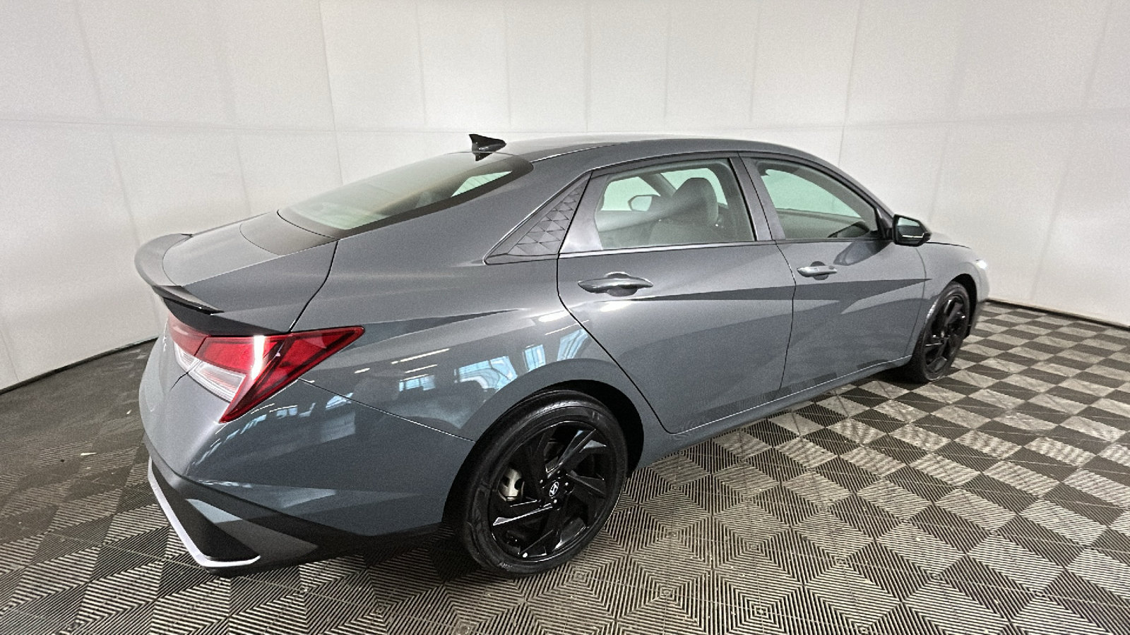 Used 2026 Hyundai Elantra Sport FWD image 3