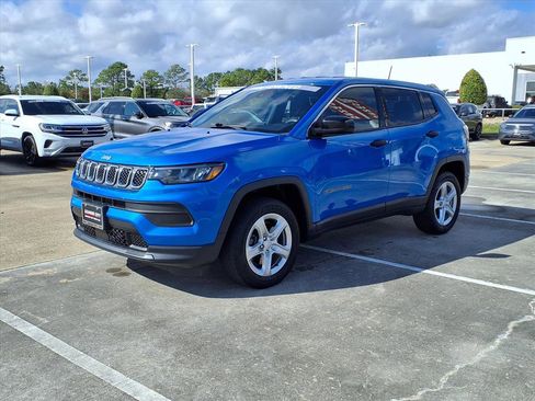 Used 2023 Jeep Compass Sport image 3