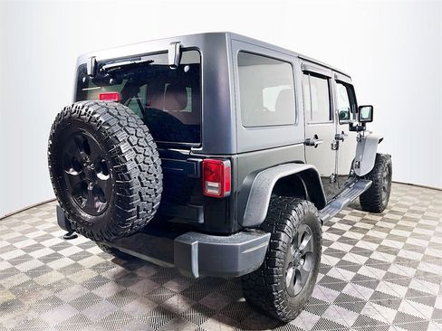Used 2018 Jeep Wrangler Unlimited Sahara w/ Connectivity Group image 8
