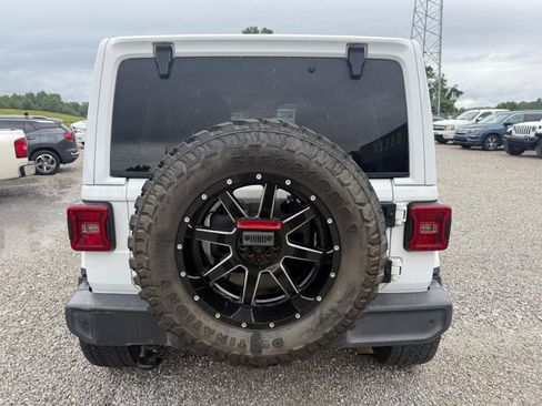Used 2018 Jeep Wrangler Unlimited Sahara AWD/4WD image 4
