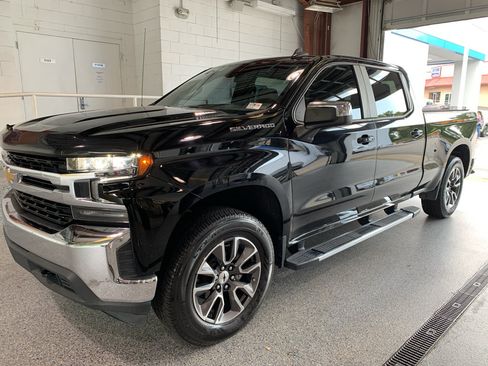 Used 2020 Chevrolet Silverado 1500 LT w/ Convenience Package AWD/4WD image 4
