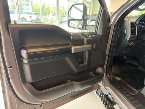 Used 2018 Ford F150 XLT w/ Equipment Group 302A Luxury AWD/4WD image 15