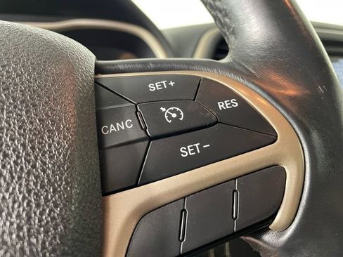 Used 2014 Jeep Cherokee Latitude AWD/4WD image 10