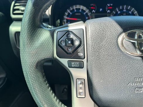 Used 2017 Toyota 4Runner SR5 AWD/4WD image 25