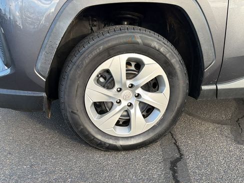 Used 2021 Toyota RAV4 LE image 9