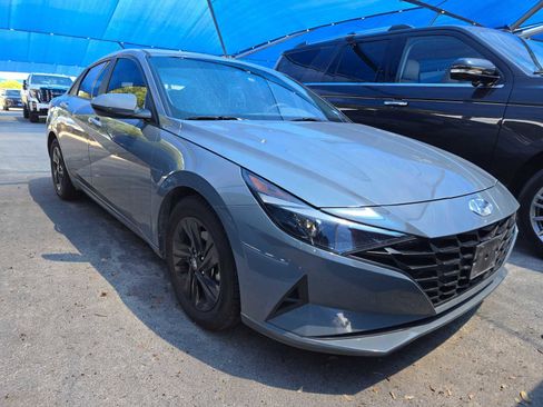 Used 2021 Hyundai Elantra SEL image 2