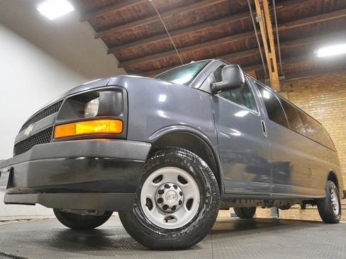 Used 2017 Chevrolet Express 3500 LS RWD image 3