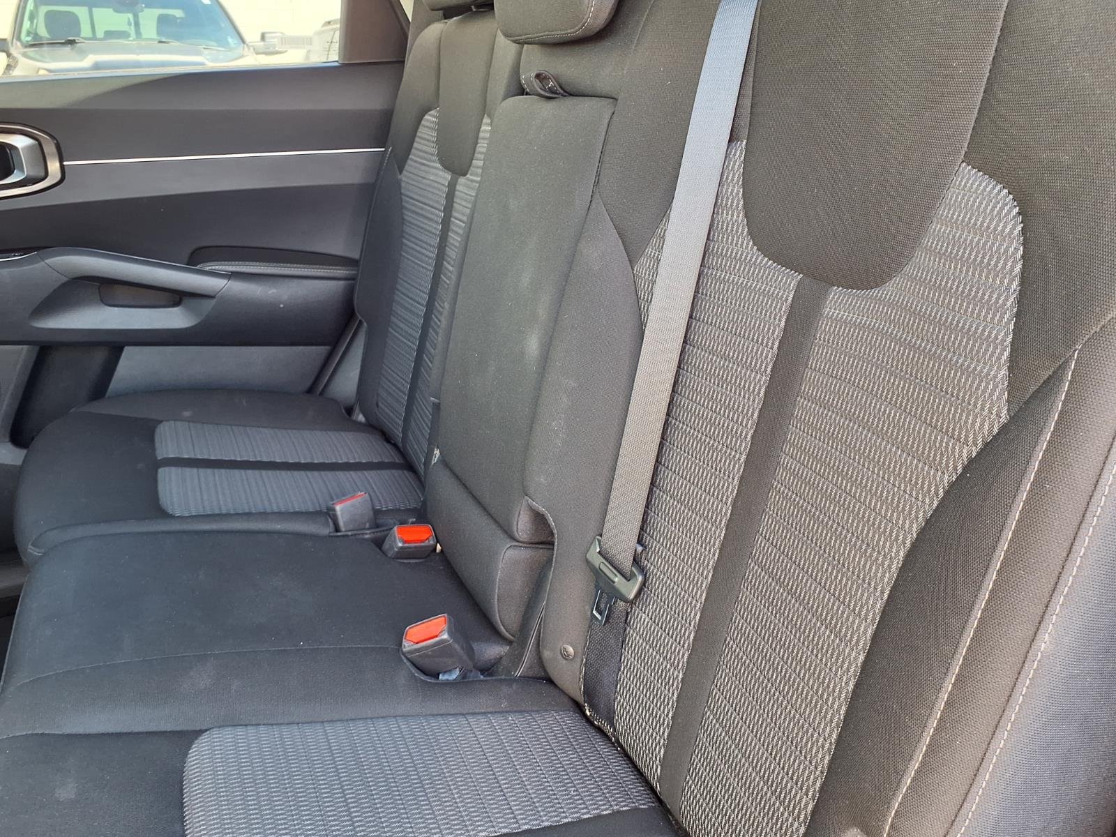 Used 2023 Kia Sorento LX AWD/4WD image 6