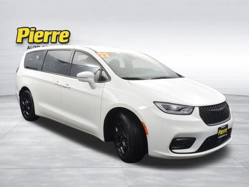 Used 2022 Chrysler Pacifica Touring-L w/ Uconnect Theater Family Group image 3