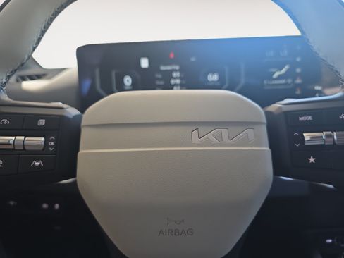 Certified 2025 Kia K4 GT-Line w/ GT-Line Sunroof Package FWD image 11
